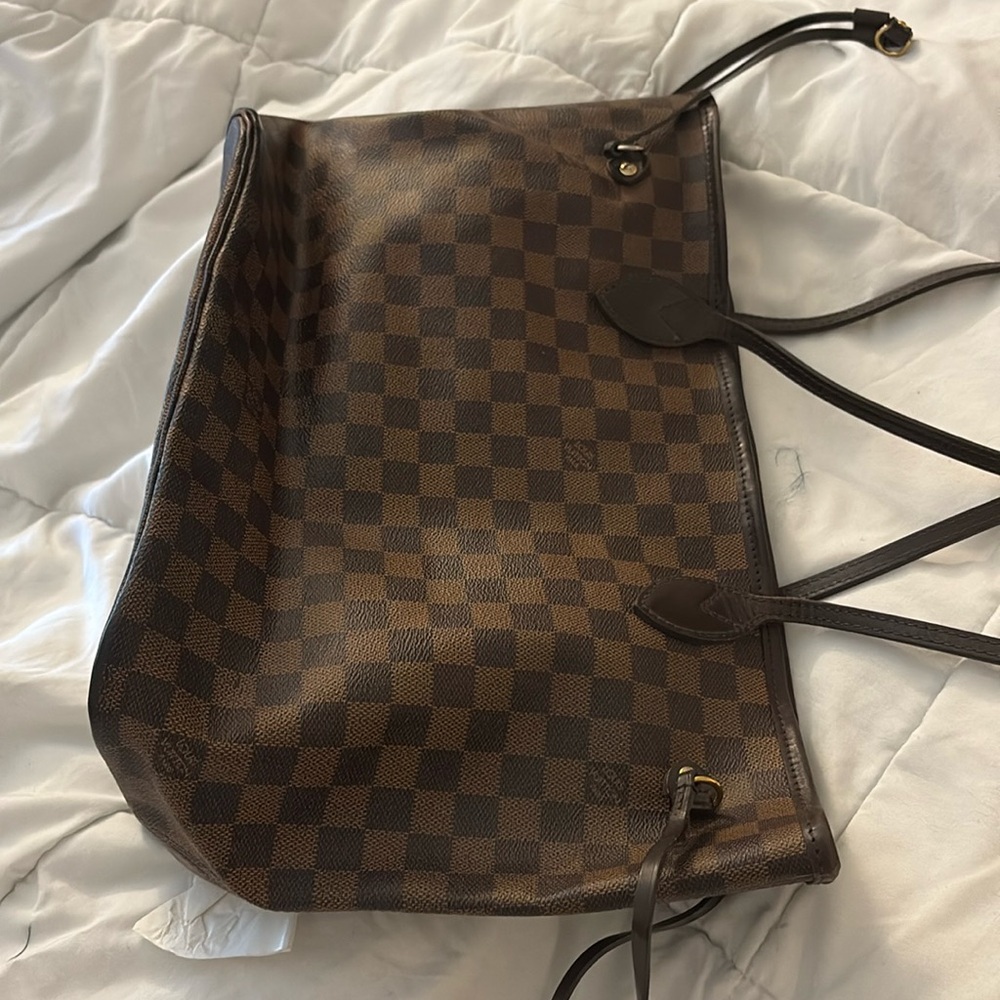 Authentic (PM) Louis Vuitton neverfull purse color brown